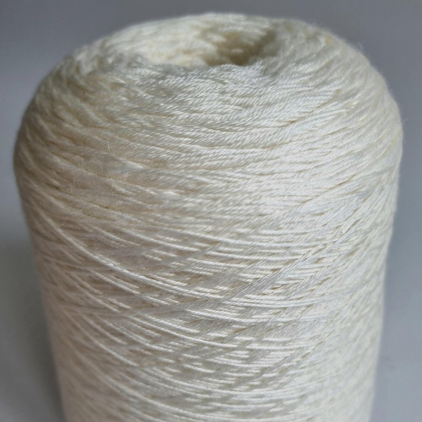 White Low-Pill Cashmere Merino Fingering Yarn - 400m/100g Luxury Blend
