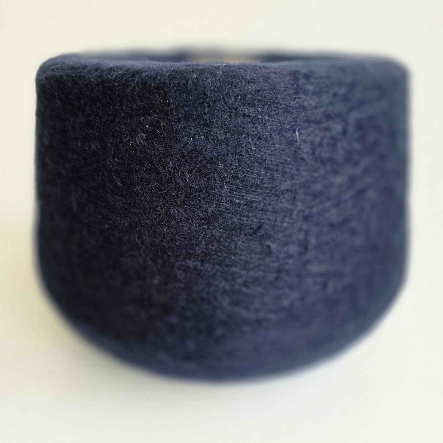 Like a cloud - 75/25 Brushed Cashmere Yarn/Silk - 1/12Nm - 300m per 25g - Navy Blue