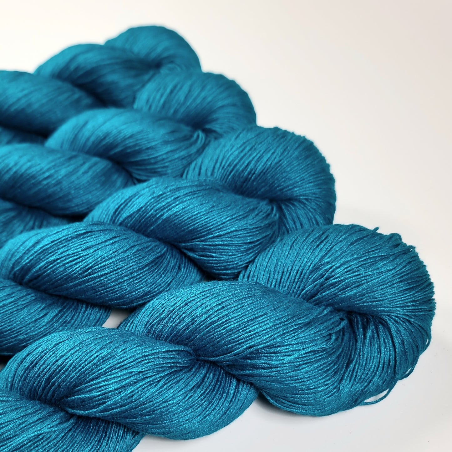 Cozy Mulberry - 95% Mulberry Silk & 5% Cotton - Fingering Weight - 433m/100g