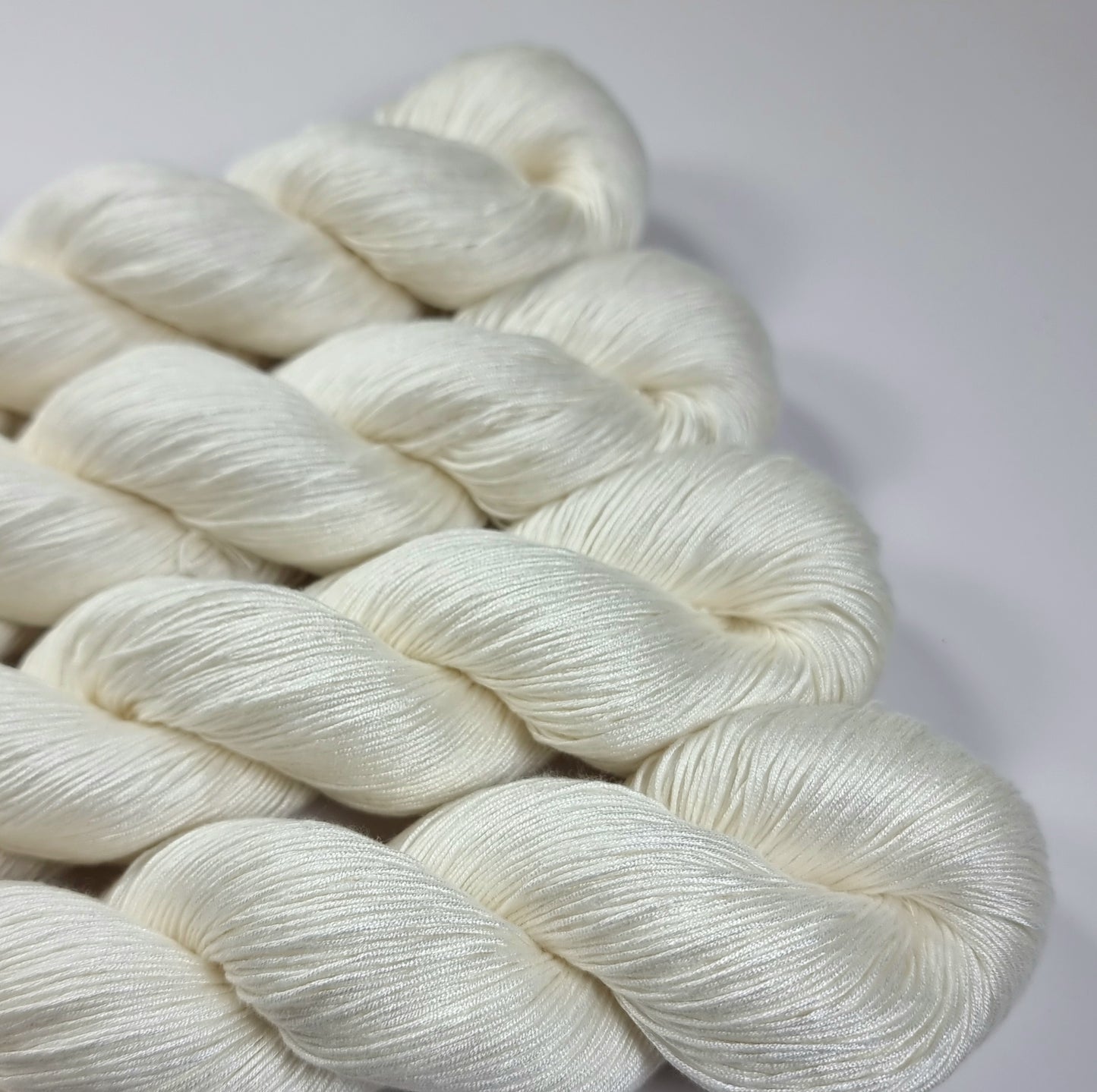 Cozy Mulberry - 95% Mulberry Silk & 5% Cotton - Fingering Weight - 433m/100g