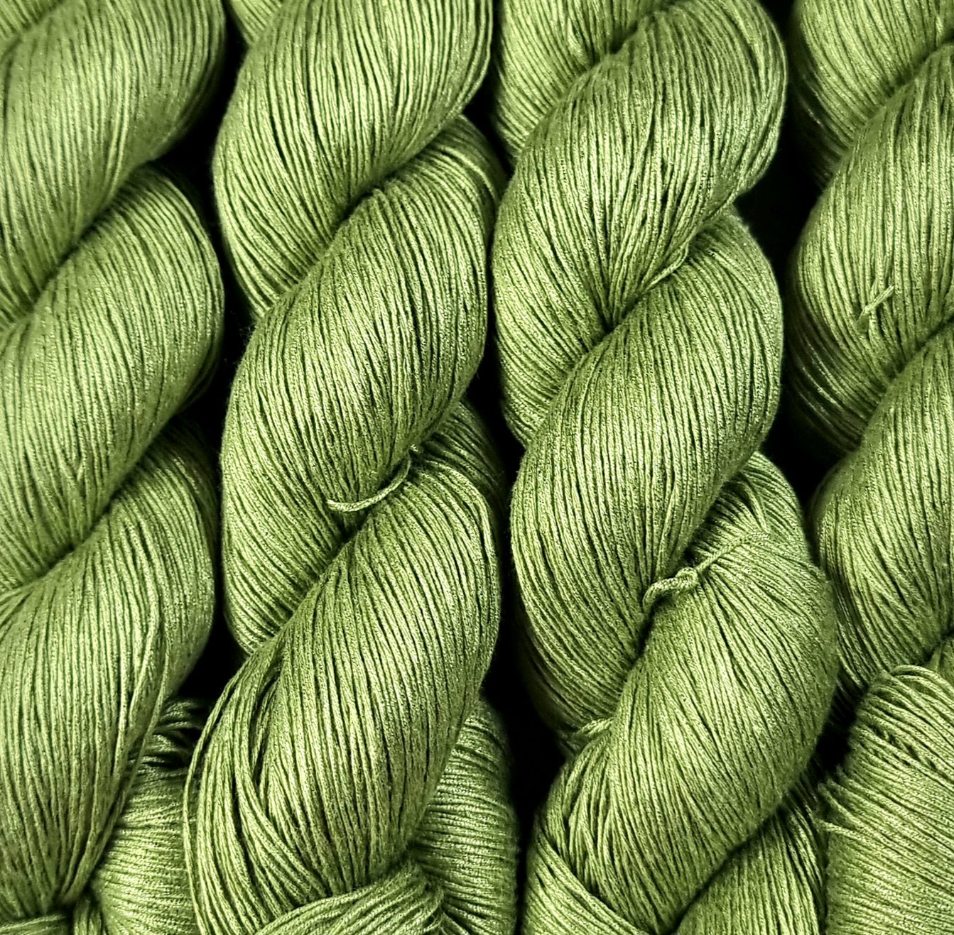 Cozy Mulberry - 95% Mulberry Silk & 5% Cotton - Fingering Weight - 433m/100g