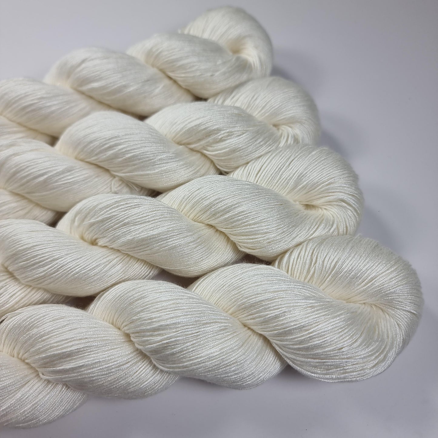 Cozy Mulberry - White - Mulberry Silk & Cotton - Fingering Weight - 433m/100g