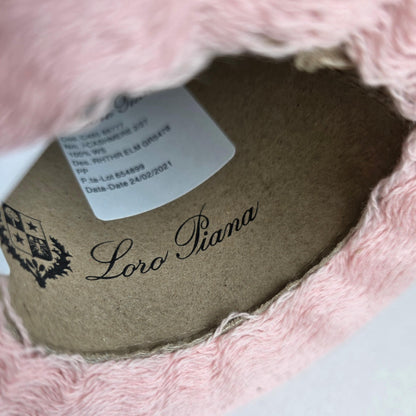 Loro Piana Italian 100% Cashmere Yarn - 2/27Nm - 1350m per 100g - Warm Light Pink - Yarn Texture