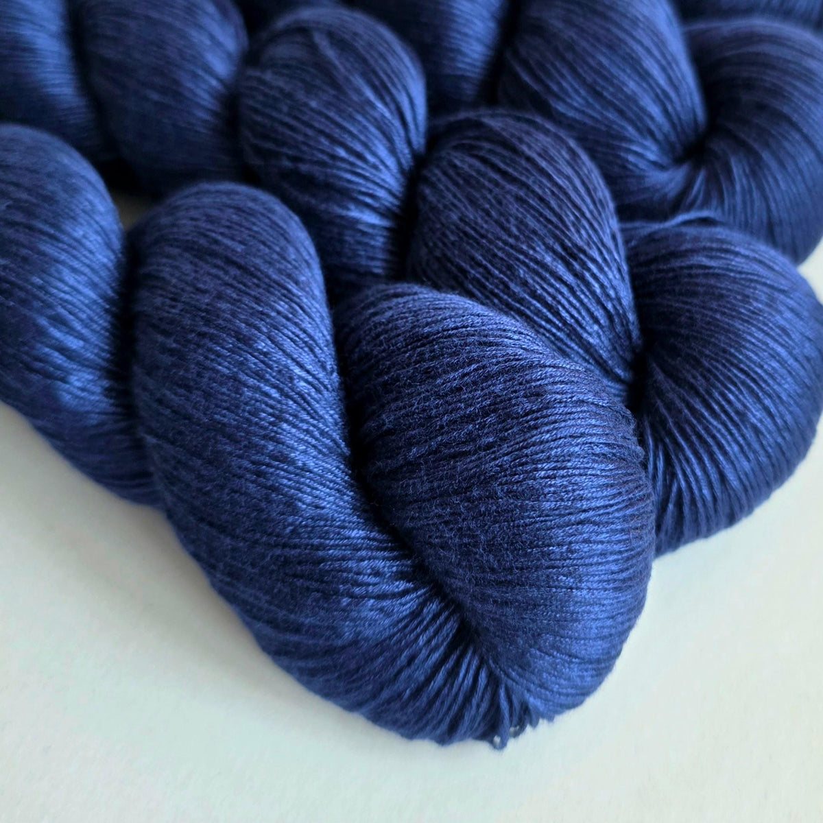 Cozy Mulberry - Blue - Mulberry Silk & Cotton - Fingering Weight - 433m/100g - Detail Close-up