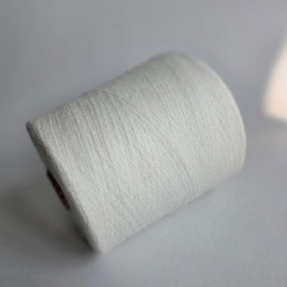 Like a cloud - 75/25 Brushed Cashmere Yarn/Silk - 1/12Nm - 300m per 25g - White - Yarn Texture