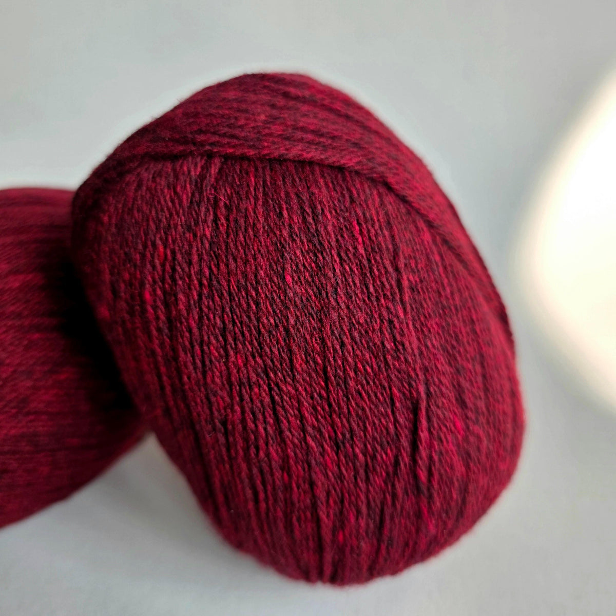 100% Cashmere Yarn - 3/24Nm - 400m per 50g - Burgundy Melange - Front View