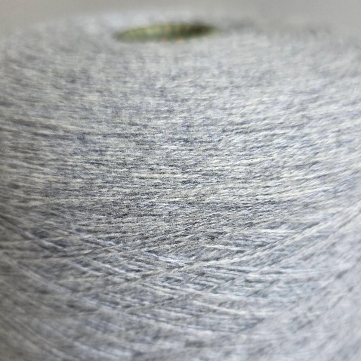 100% Cashmere Yarn - 2/26Nm - 1300m per 100g - Light Grey Blue Melange - Yarn Texture