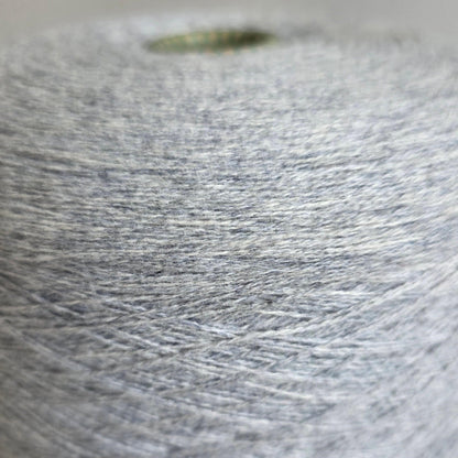 100% Cashmere Yarn - 2/26Nm - 1300m per 100g - Light Grey Blue Melange - Yarn Texture